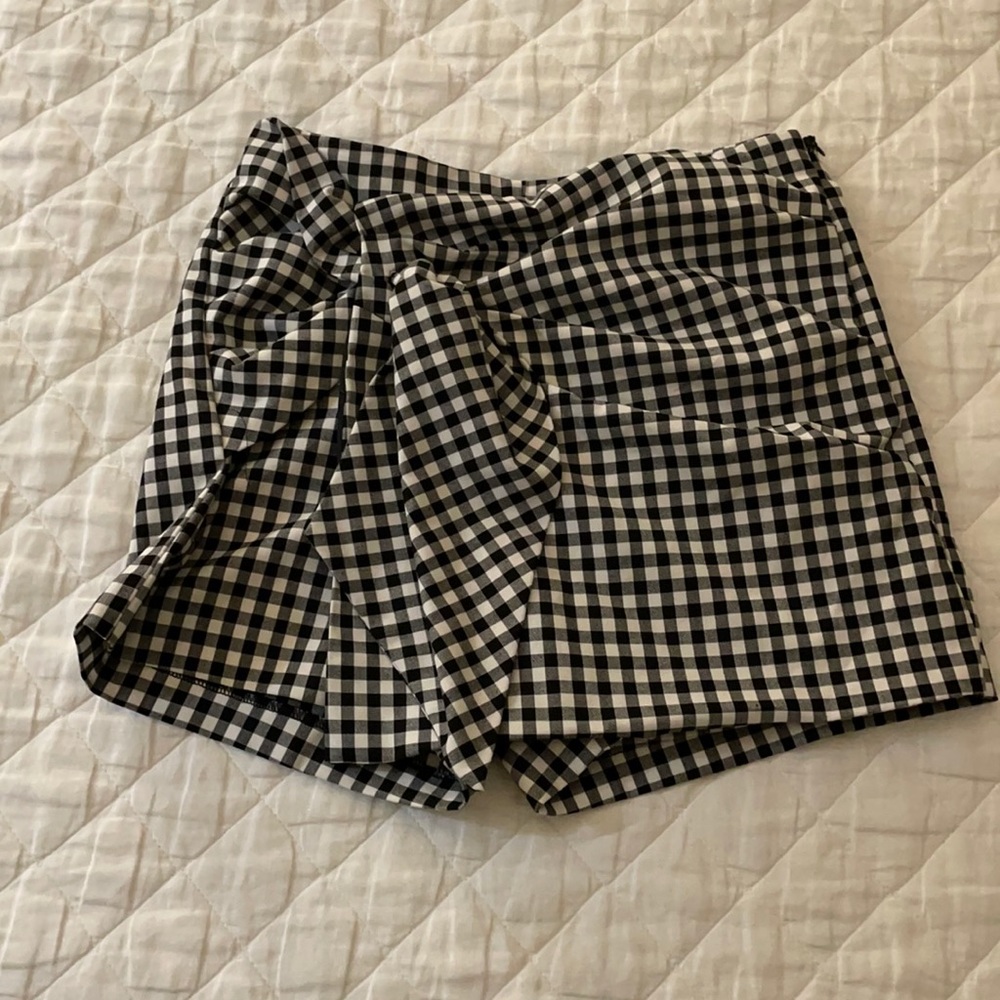 Zara short size small (worn once)